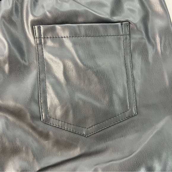 Black Vegan Leather Skinny Pants Leggings Women's Size S/M NWOT - Picture 6 of 6